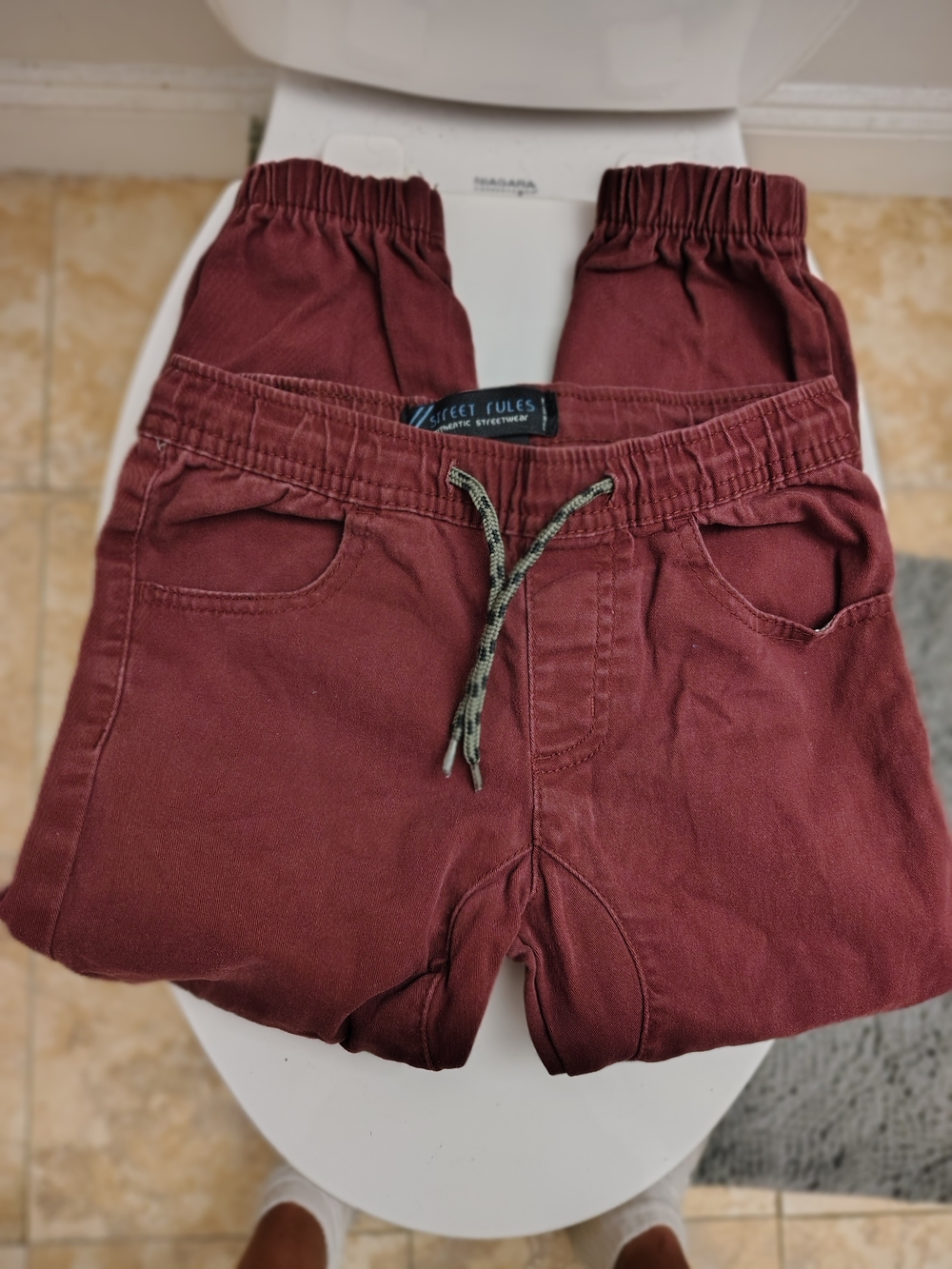 Street Rules Drawstring Jogger Pants in Burgundy